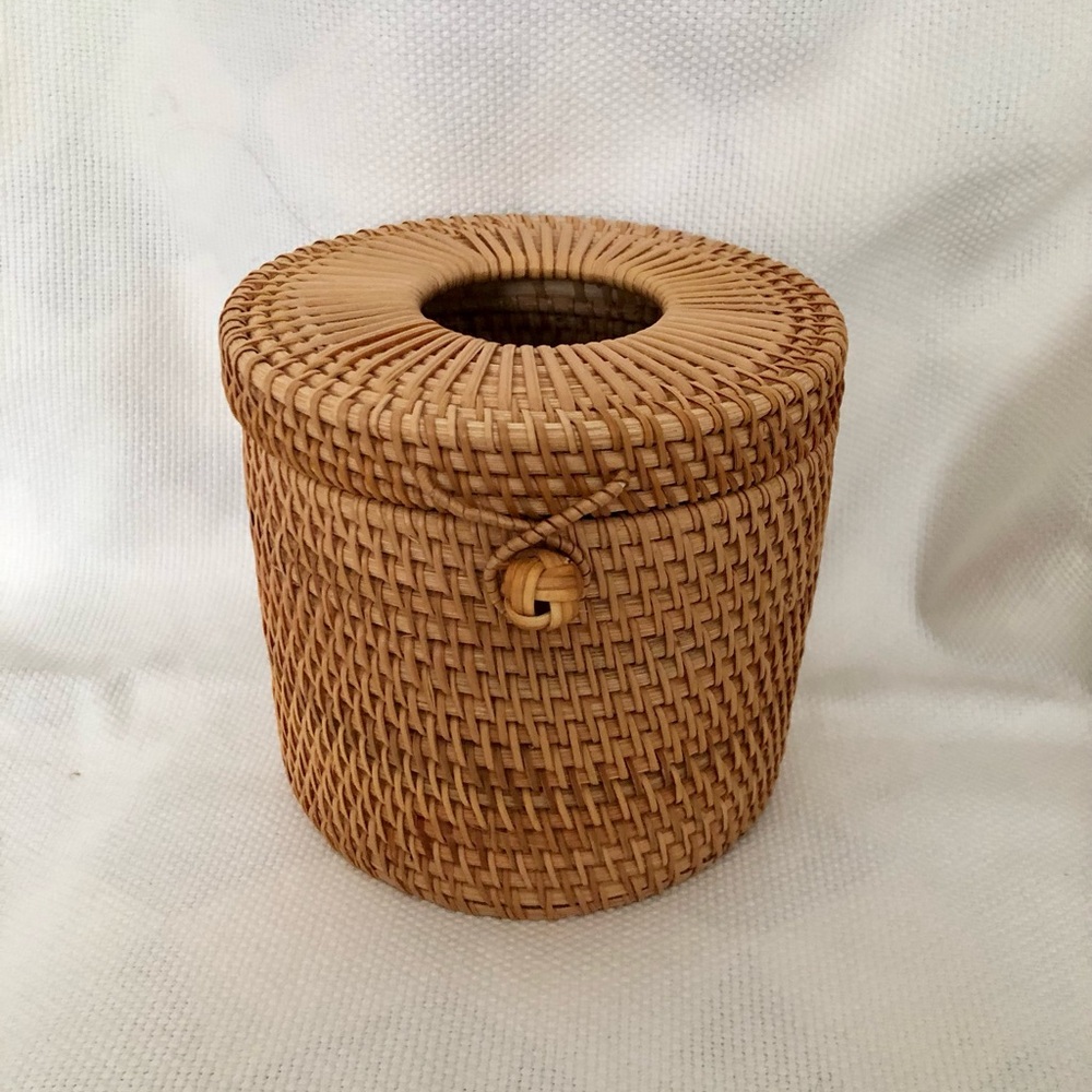 Woven Rattan Tissue Box Cover in Natural Tan NWOT Boho Beachy Rustic Coastal